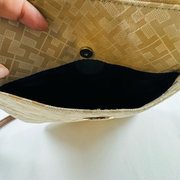 Tommy Hilfiger Light Tan Crossbody Logo Pattern Bag / Purse Small/Medium - Picture 5 of 11